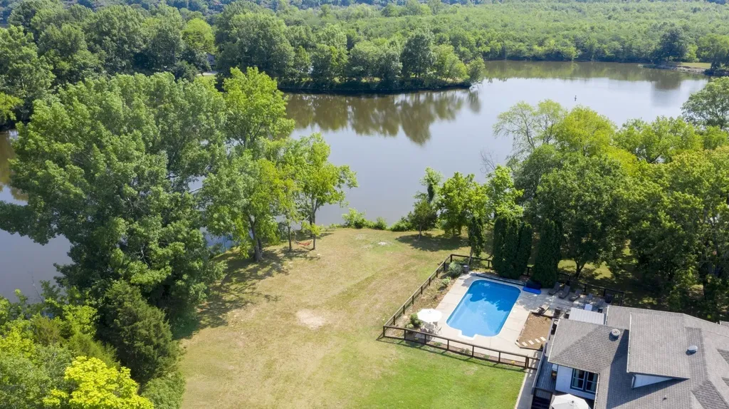 1014 Lakeview Circle Ashland City TN 37015