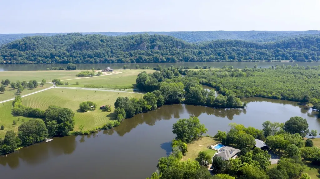 1014 Lakeview Circle Ashland City TN 37015