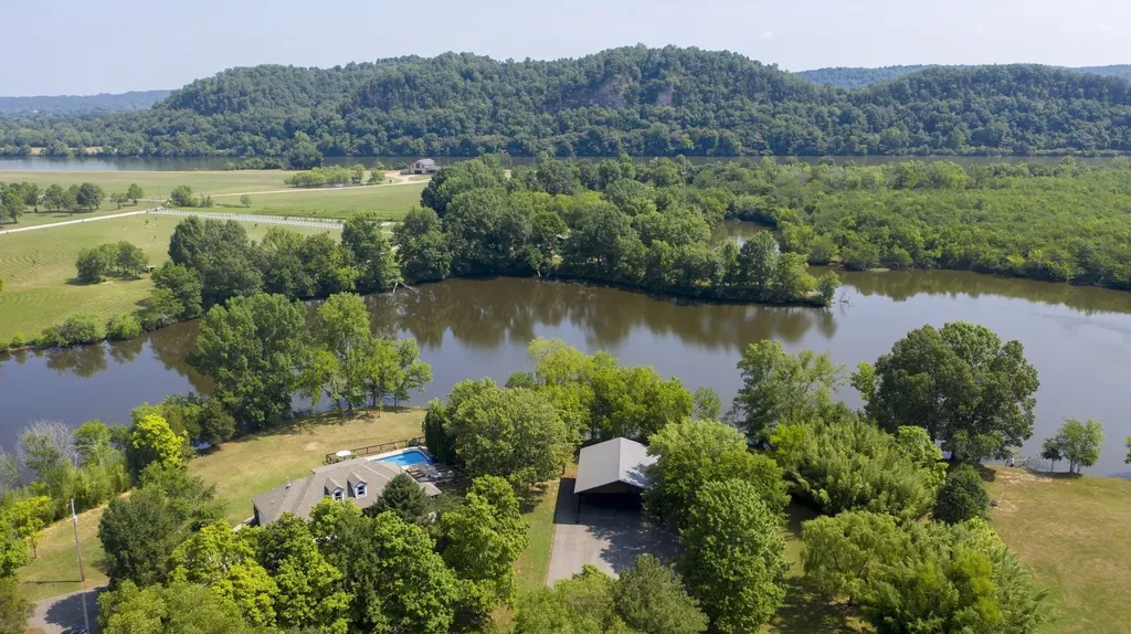 1014 Lakeview Circle Ashland City TN 37015