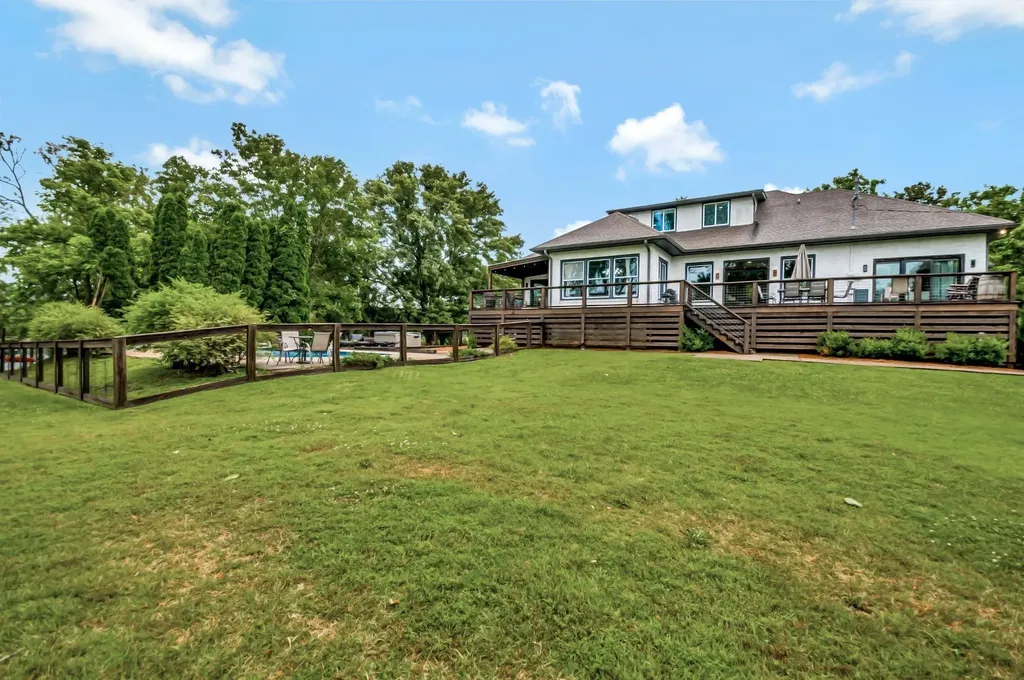 1014 Lakeview Circle Ashland City TN 37015