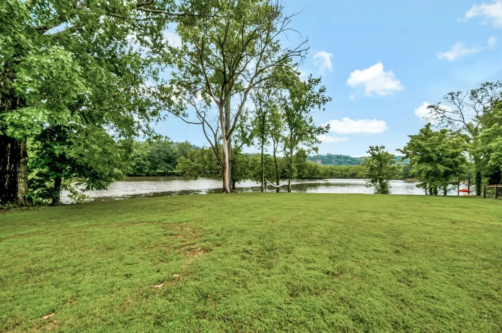 1014 Lakeview Circle Ashland City TN 37015