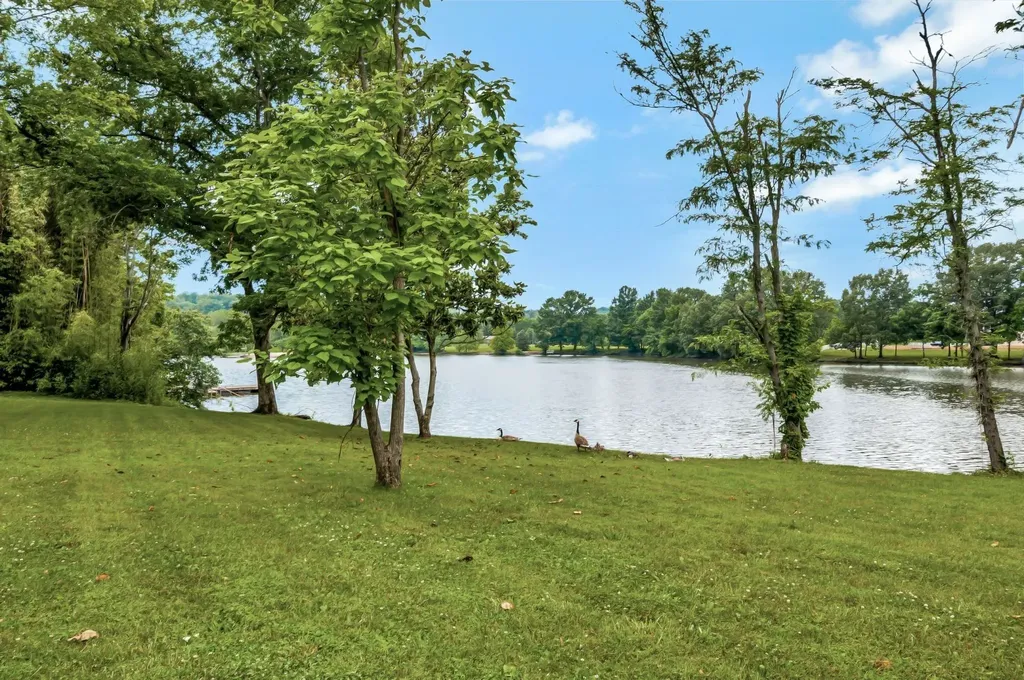 1014 Lakeview Circle Ashland City TN 37015