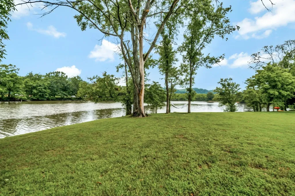 1014 Lakeview Circle Ashland City TN 37015