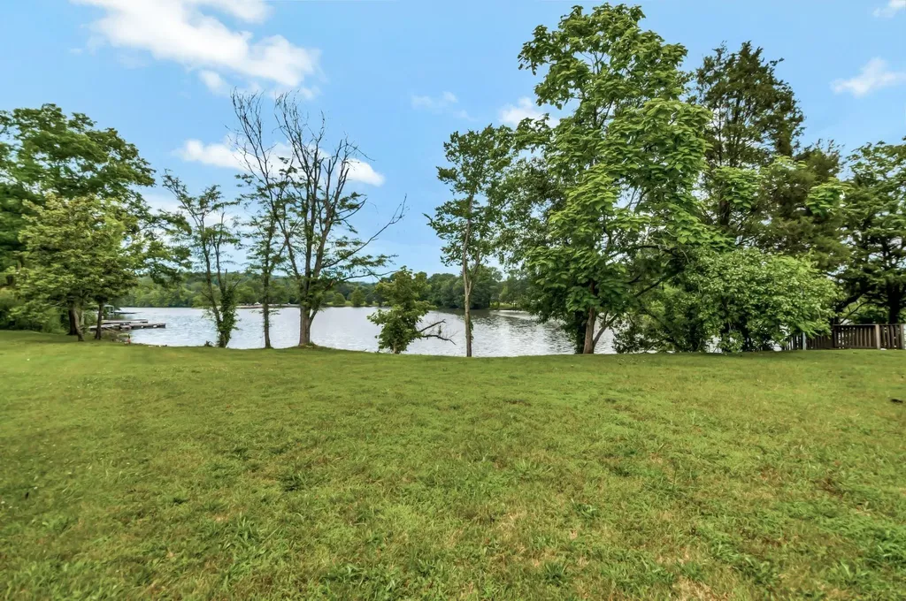 1014 Lakeview Circle Ashland City TN 37015