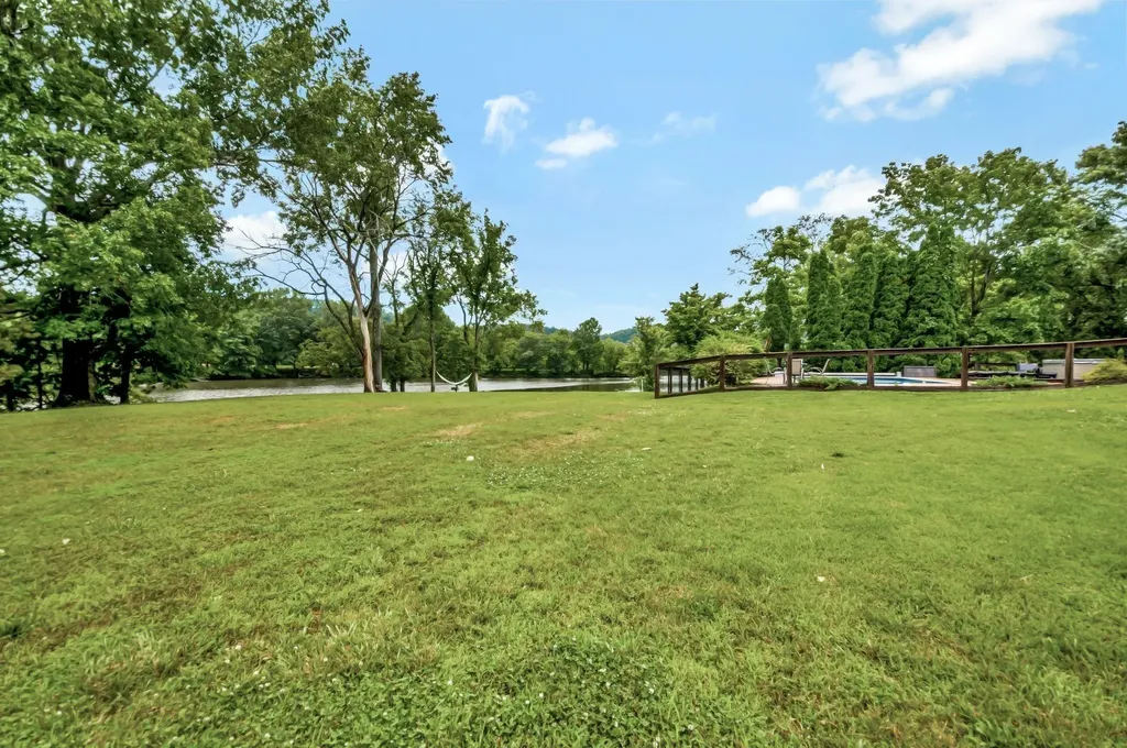 1014 Lakeview Circle Ashland City TN 37015
