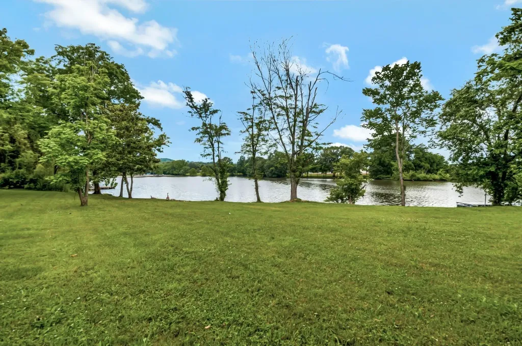 1014 Lakeview Circle Ashland City TN 37015