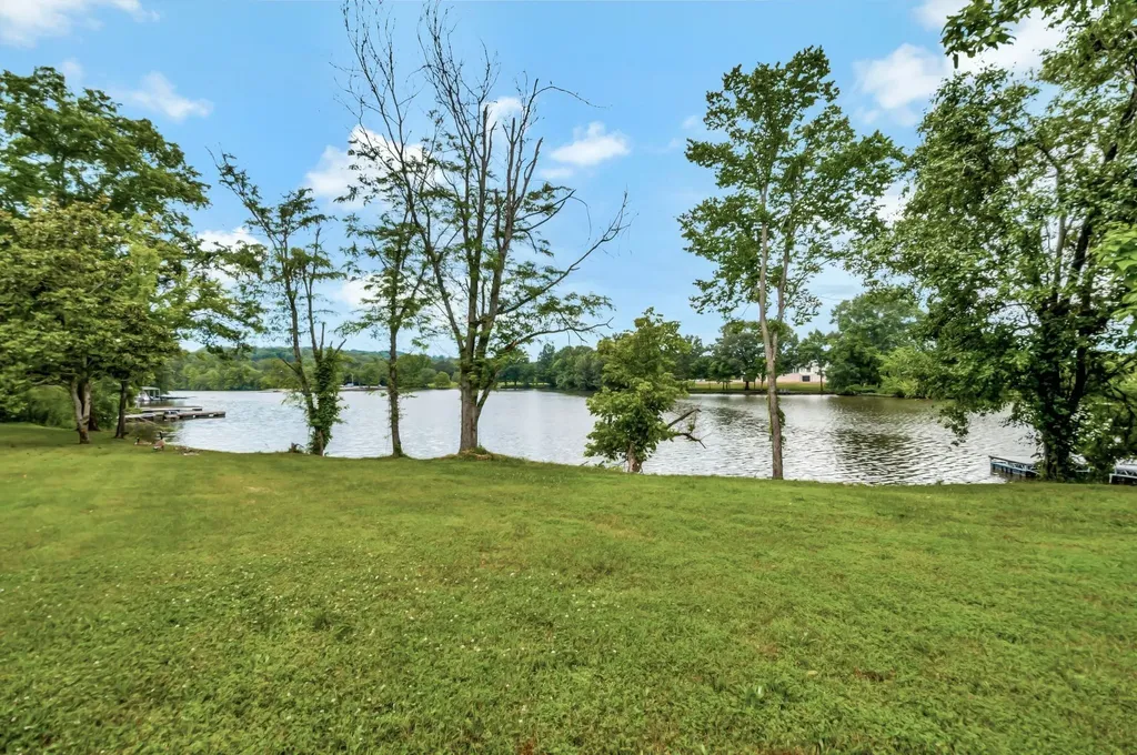 1014 Lakeview Circle Ashland City TN 37015