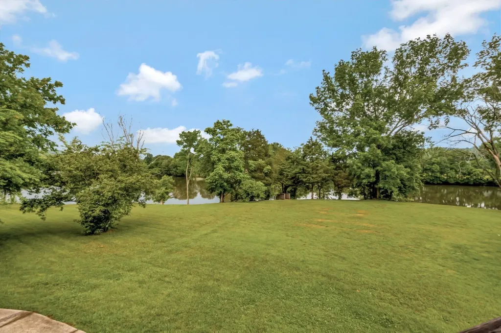1014 Lakeview Circle Ashland City TN 37015