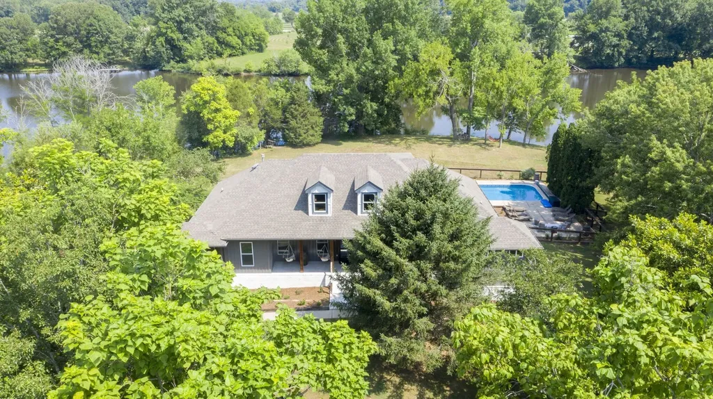 1014 Lakeview Circle Ashland City TN 37015