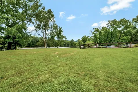 1014 Lakeview Circle Ashland City TN 37015