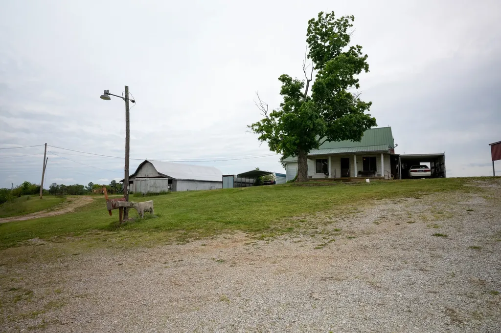 1496 S Bunker Hill Road Sparta TN 38583