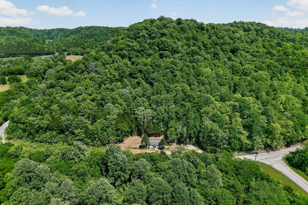 2176 Jennings Creek Highway Whitleyville TN 38588