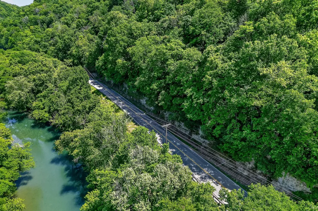 2176 Jennings Creek Highway Whitleyville TN 38588