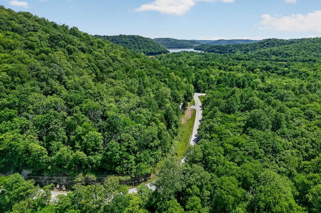2176 Jennings Creek Highway Whitleyville TN 38588