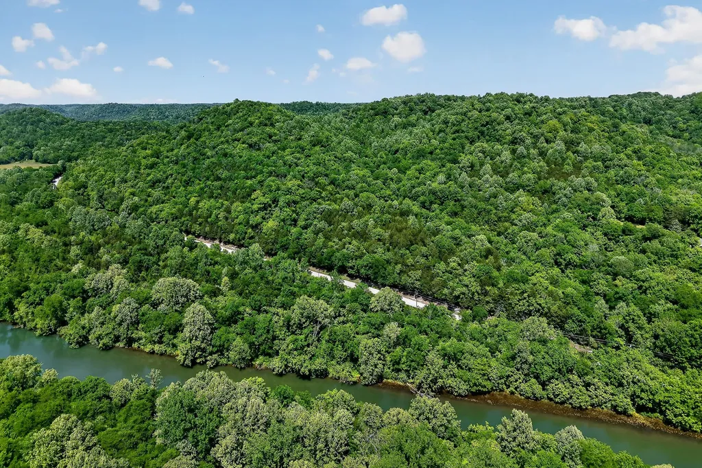 2176 Jennings Creek Highway Whitleyville TN 38588
