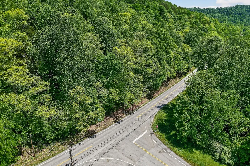 2176 Jennings Creek Highway Whitleyville TN 38588