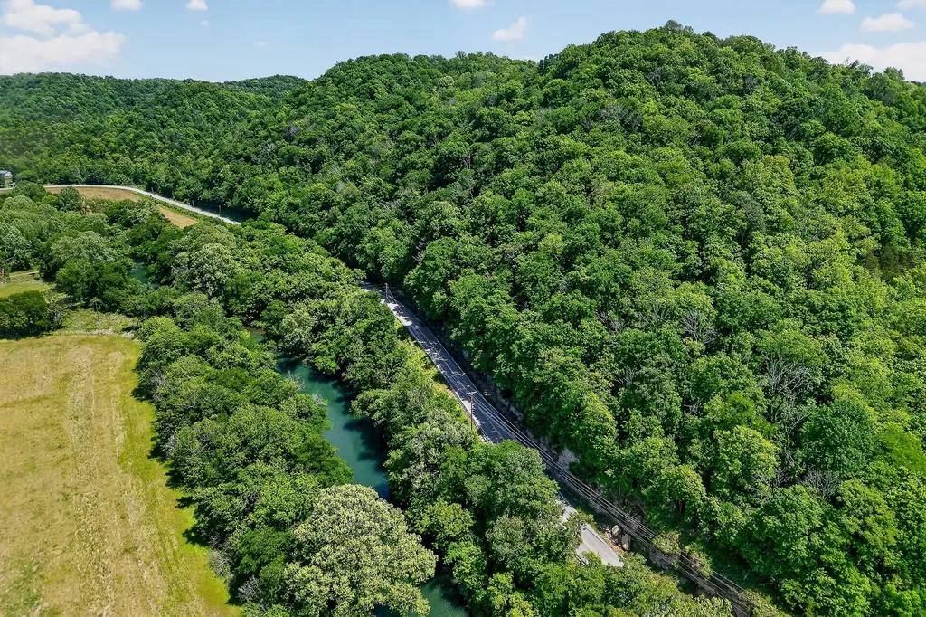 2176 Jennings Creek Highway Whitleyville TN 38588
