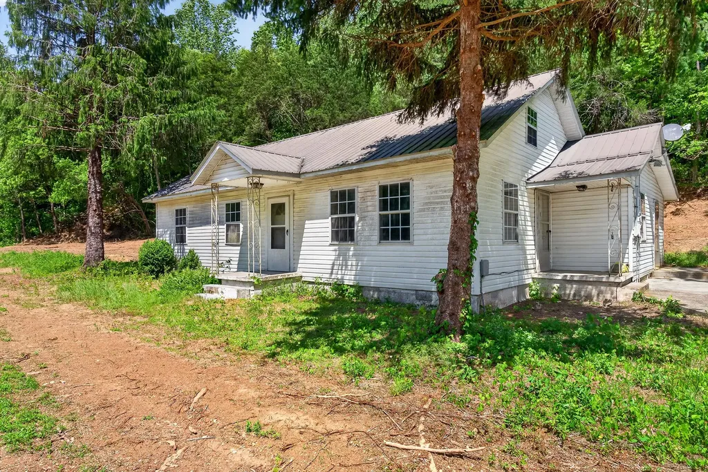 2176 Jennings Creek Highway Whitleyville TN 38588
