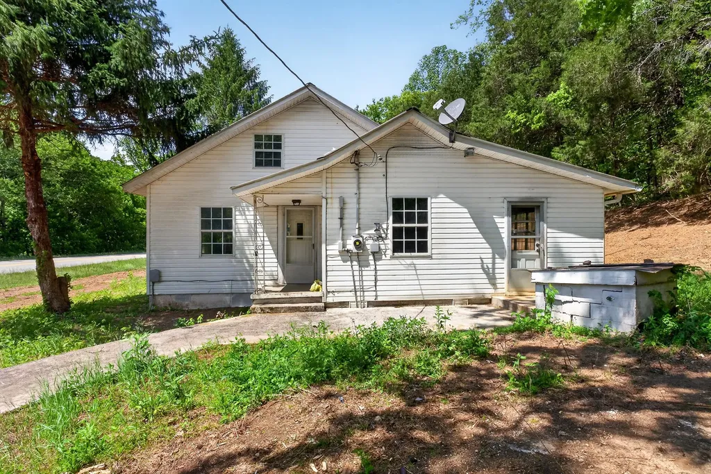 2176 Jennings Creek Highway Whitleyville TN 38588