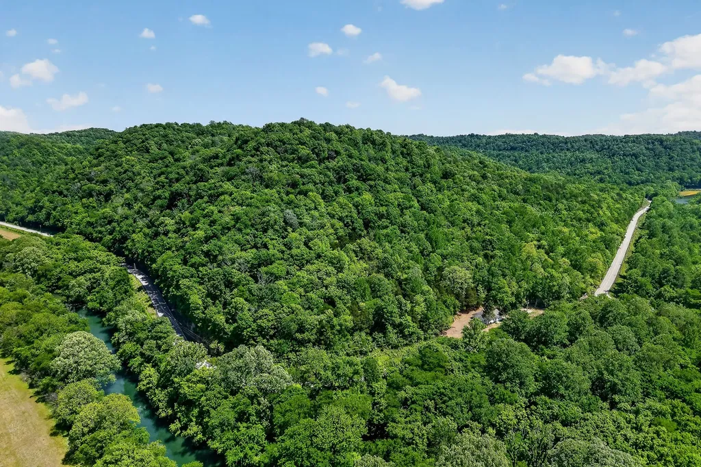 2176 Jennings Creek Highway Whitleyville TN 38588