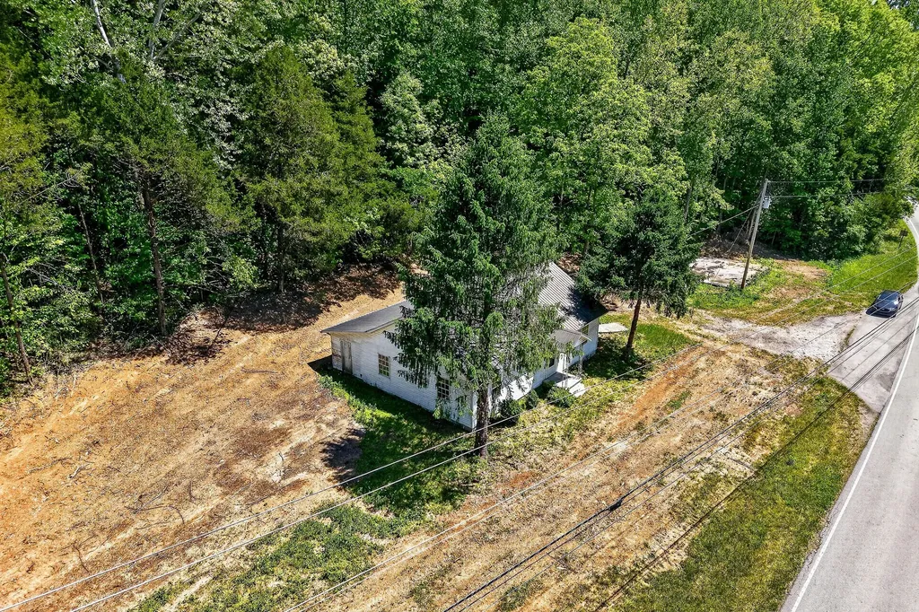 2176 Jennings Creek Highway Whitleyville TN 38588