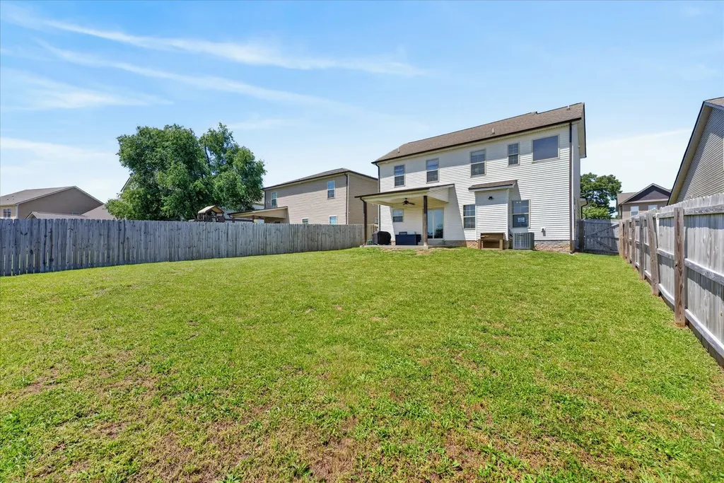 689 Elm Street Clarksville TN 37040