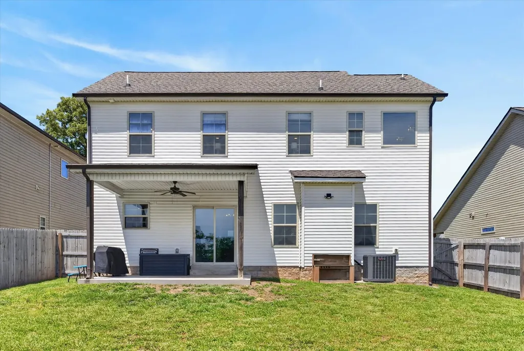 689 Elm Street Clarksville TN 37040