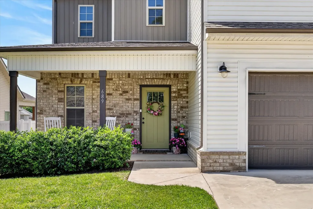 689 Elm Street Clarksville TN 37040