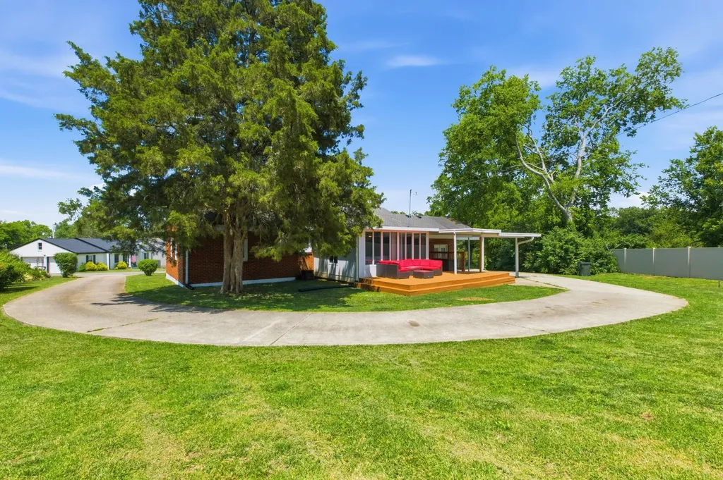 201 W Hillcrest Drive Gallatin TN 37066