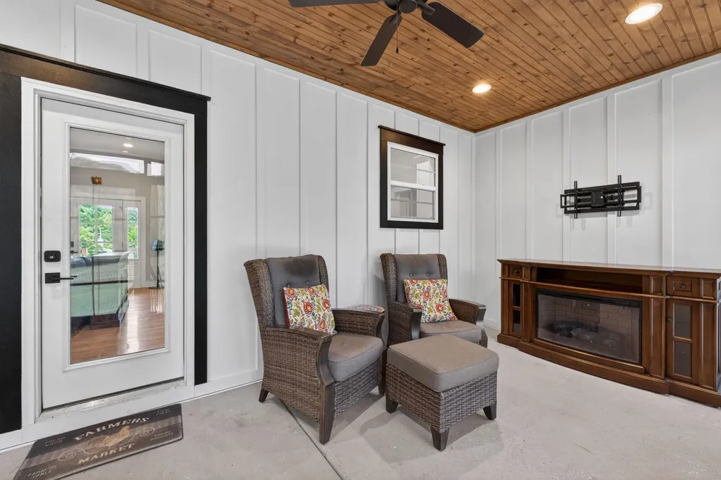 16111 Manchester Pike Christiana TN 37037