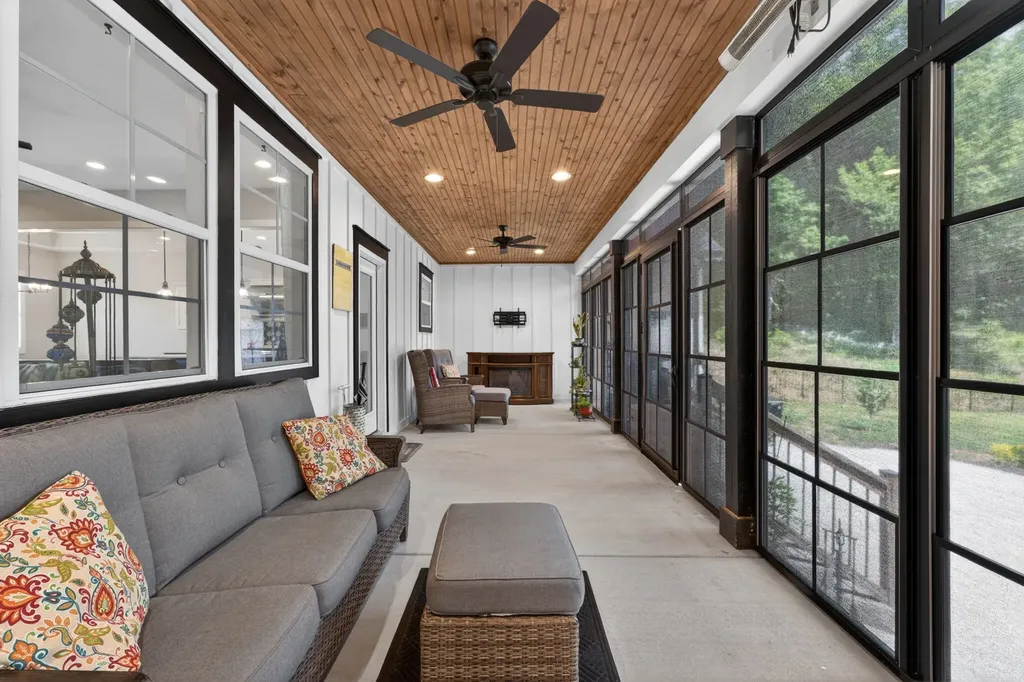 16111 Manchester Pike Christiana TN 37037