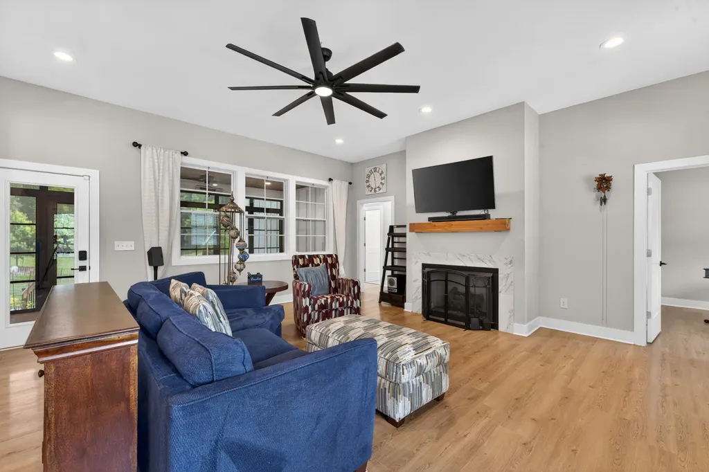 16111 Manchester Pike Christiana TN 37037
