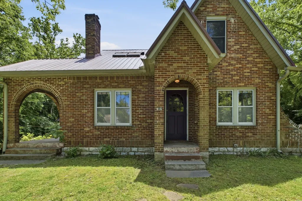 Nashville TN, 916 Mcclurkan Avenue