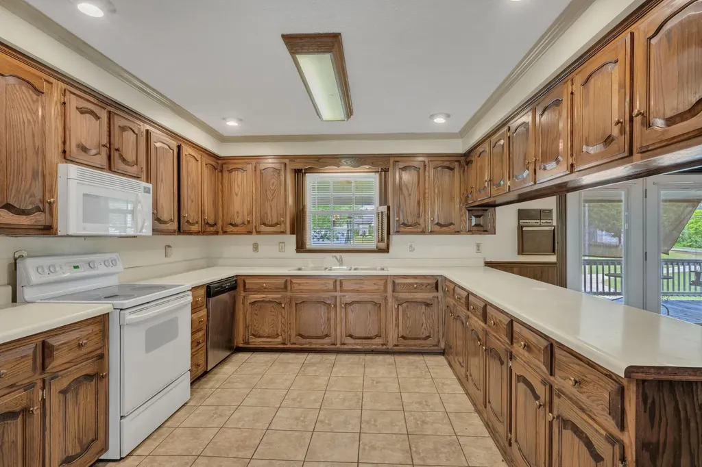 4125 Highway 48, N Charlotte TN 37036