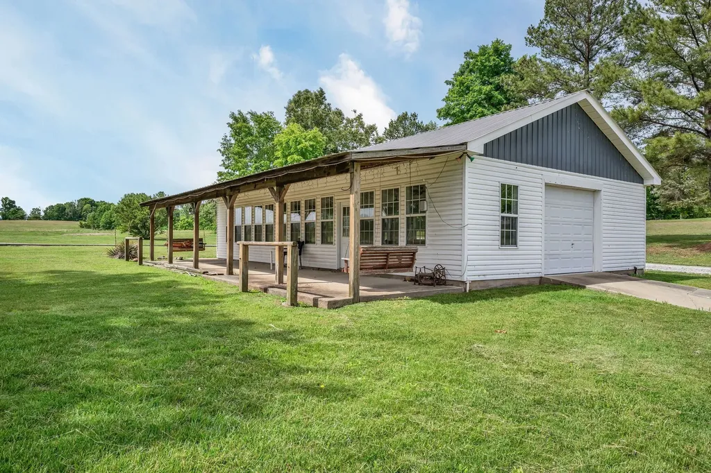 4125 Highway 48, N Charlotte TN 37036