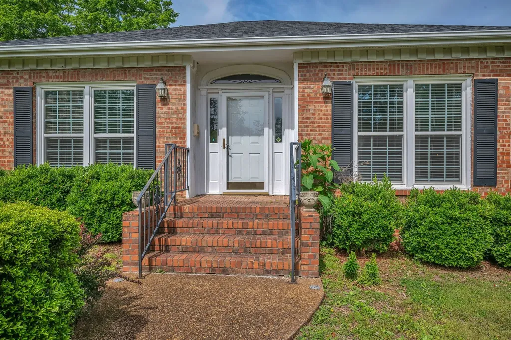 4125 Highway 48, N Charlotte TN 37036