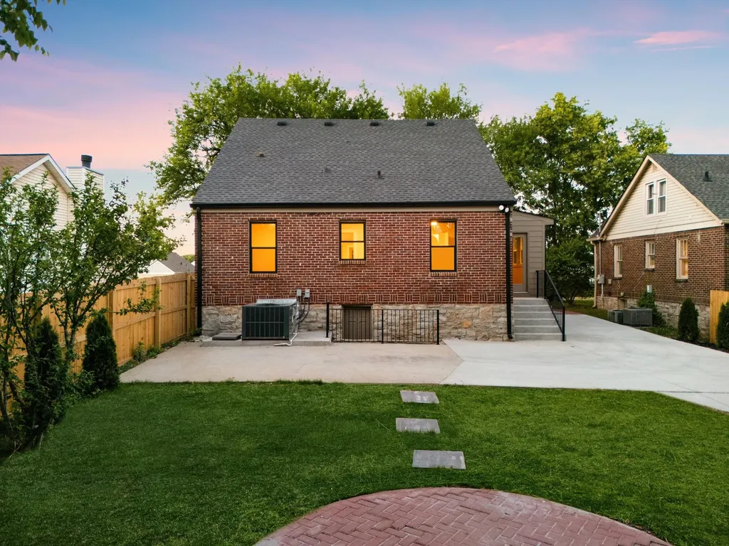 1012 Hart Lane Nashville TN 37216