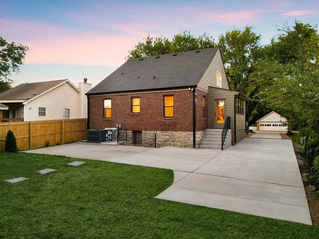 1012 Hart Lane Nashville TN 37216