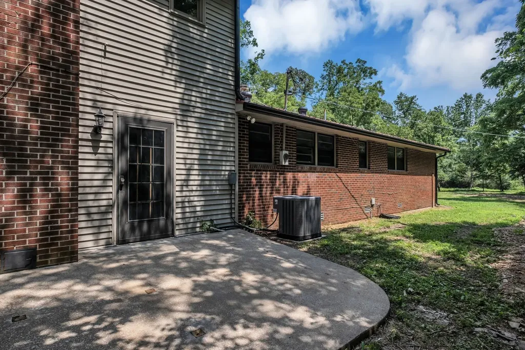 5940 Hassells Creek Lane Lyles TN 37098
