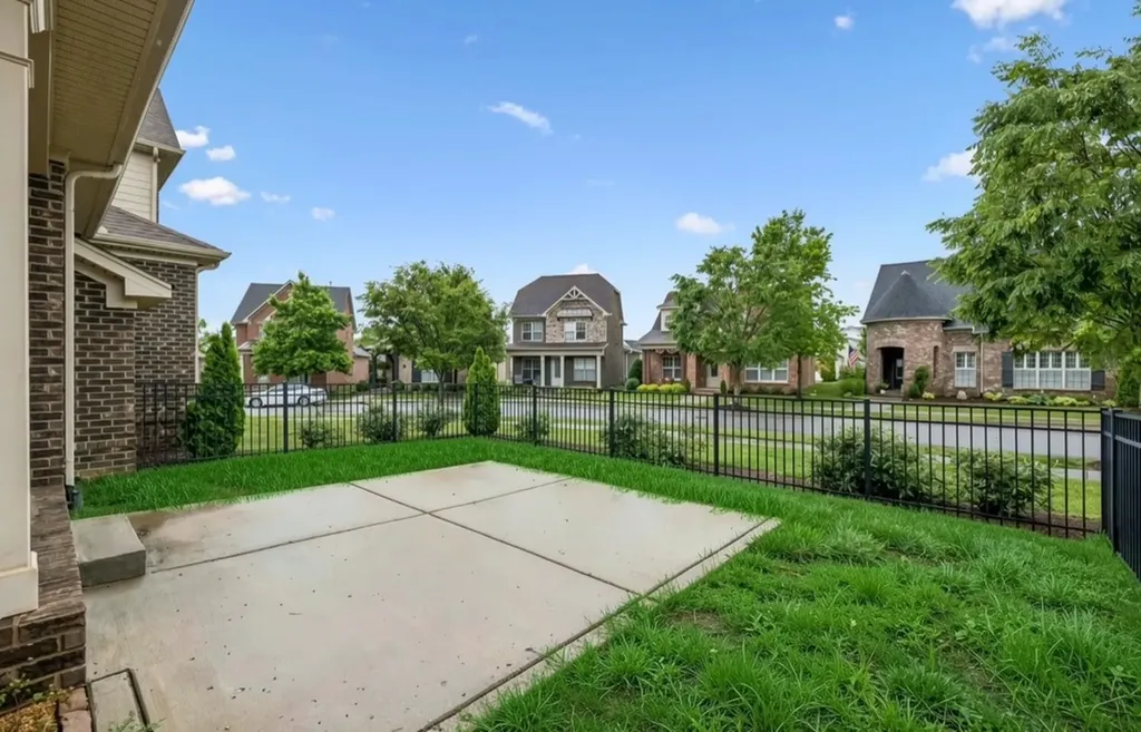 1099 Paddock Park Circle Gallatin TN 37066