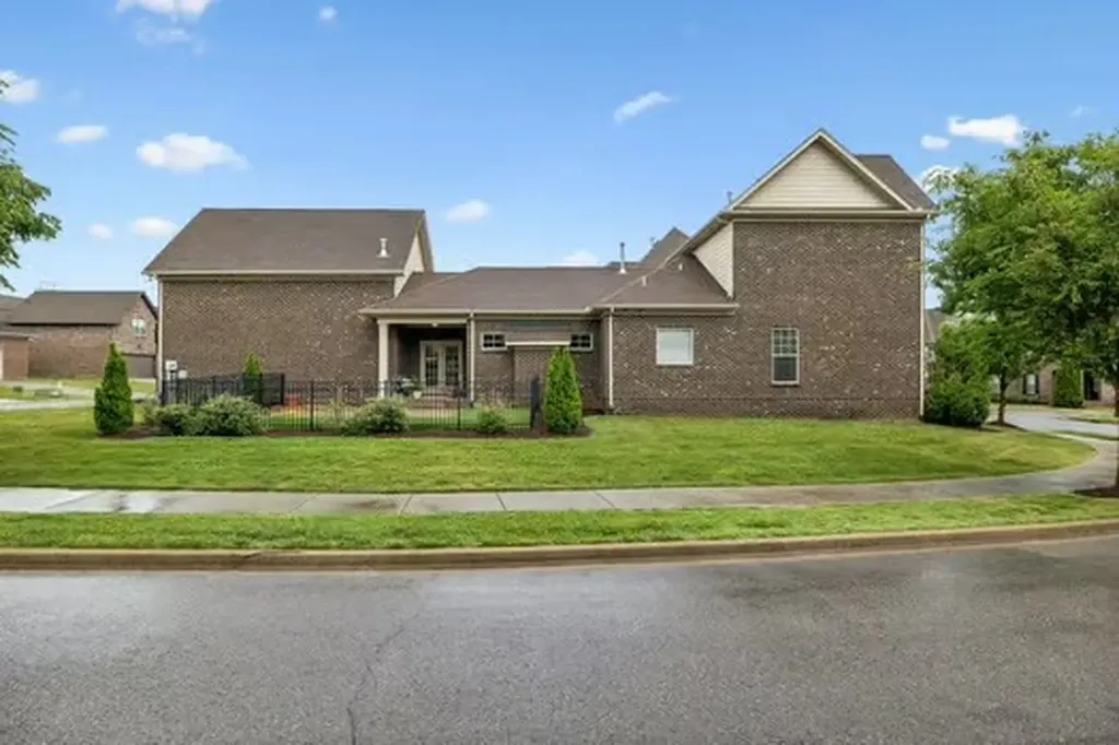 1099 Paddock Park Circle Gallatin TN 37066
