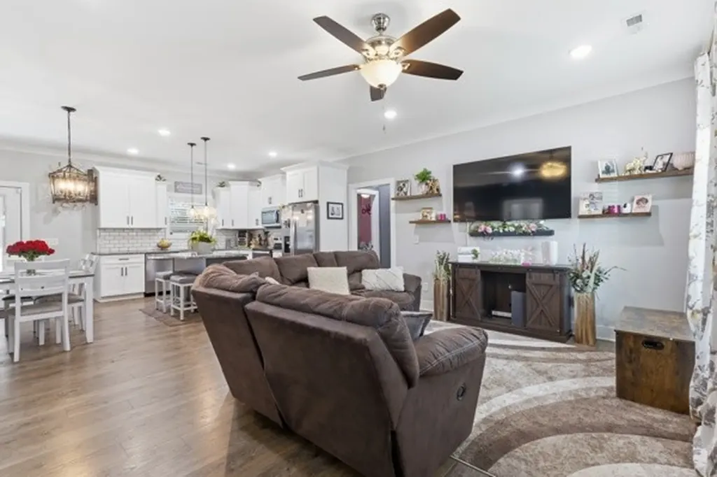 208 15th Ave, E Springfield TN 37172