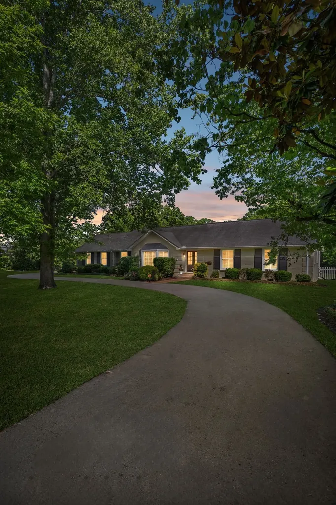 5911 Post Road Nashville TN 37205