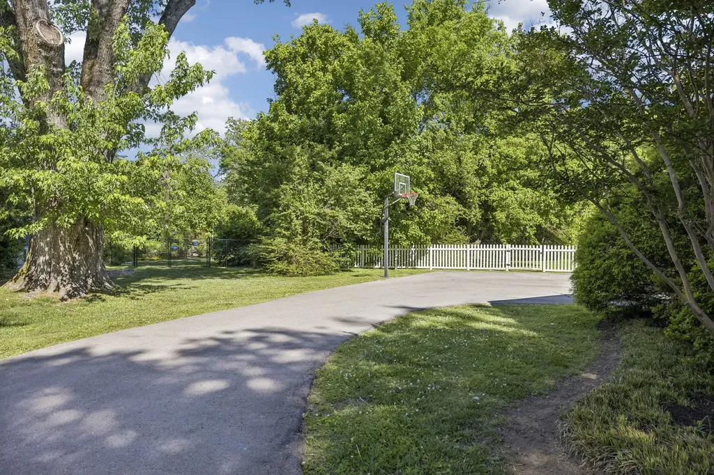 5911 Post Road Nashville TN 37205
