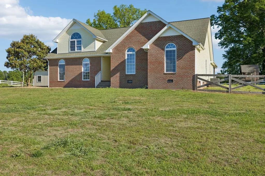 100 Heath Road Charlotte TN 37036