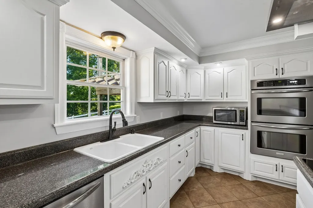 100 Heath Road Charlotte TN 37036