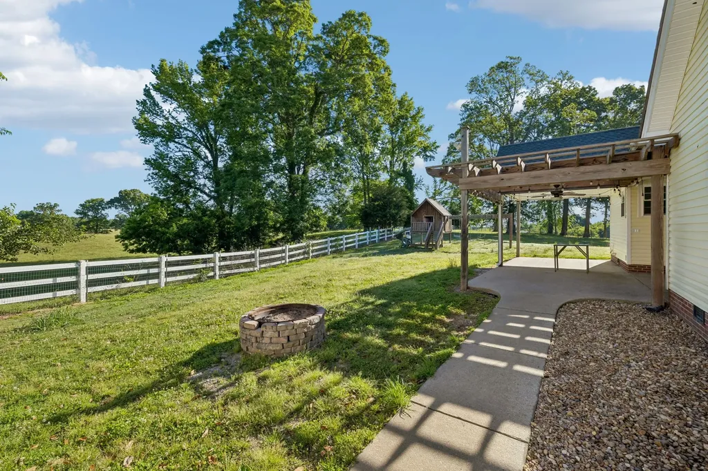 100 Heath Road Charlotte TN 37036