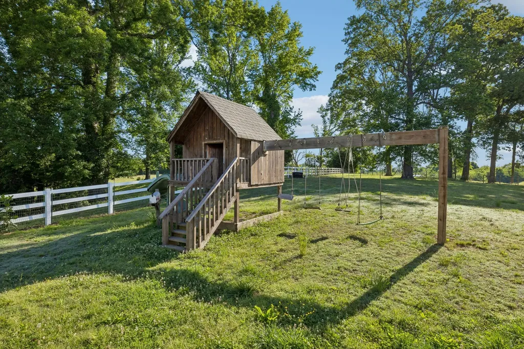 100 Heath Road Charlotte TN 37036