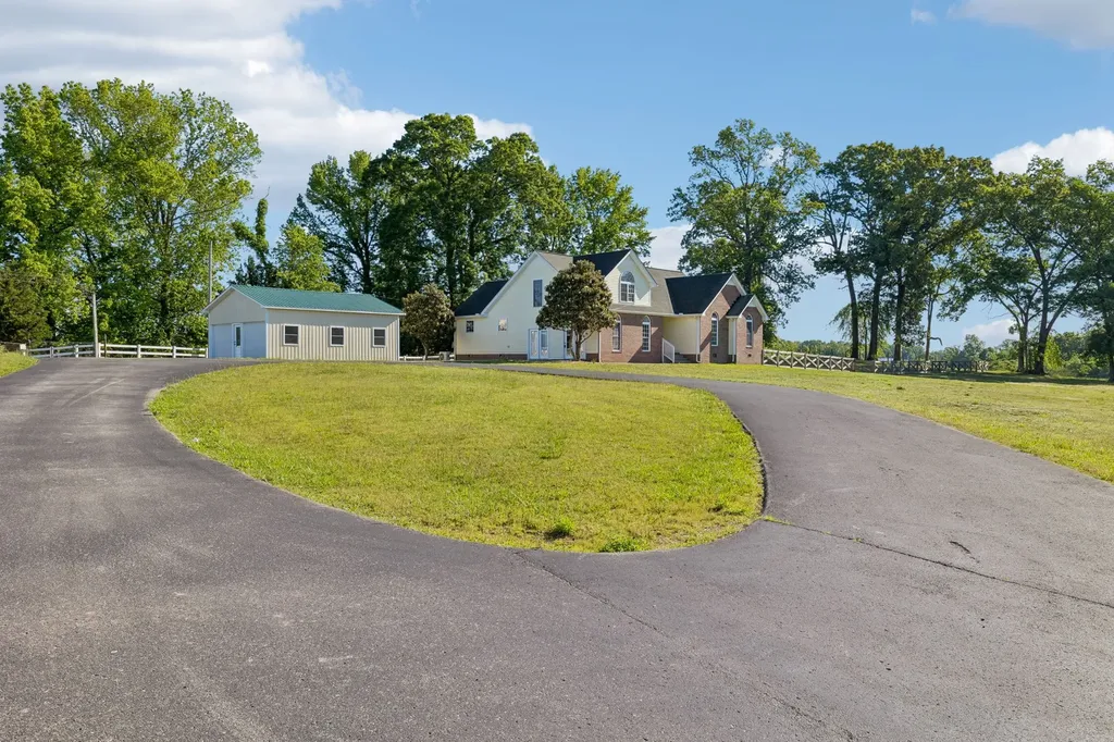 100 Heath Road Charlotte TN 37036