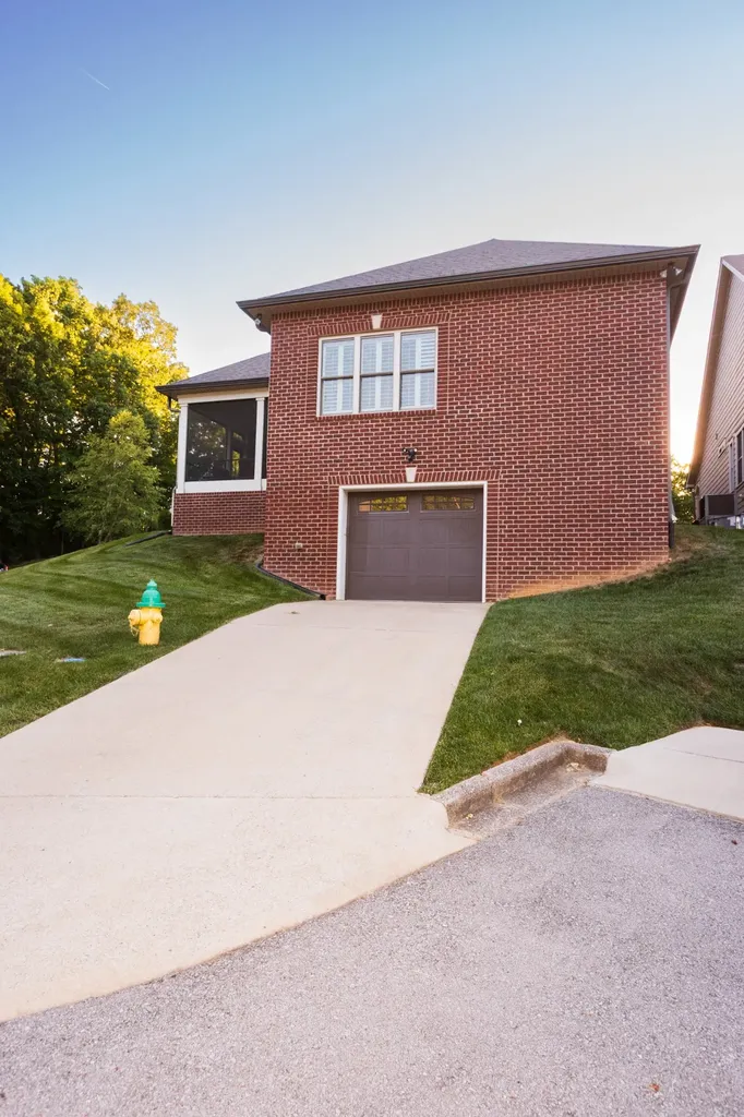 533 Summit View Circle Clarksville TN 37043